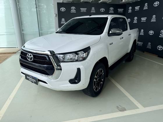 TOYOTA HILUX 2.8 D-4D TURBO DIESEL CD SRV 4X4 AUTOMÁTICO